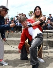 楽しくごみを拾って、コブラツイスト