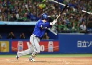 佐野の先制打　プロ野球