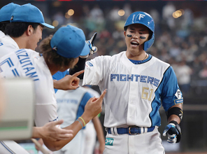 同点ソロを放った今川　プロ野球