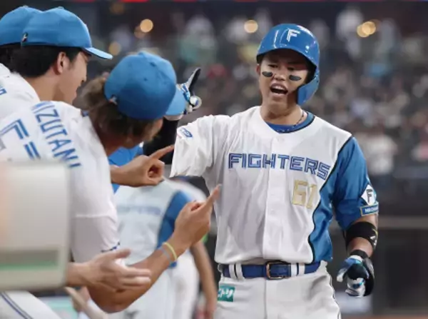 同点ソロを放った今川　プロ野球
