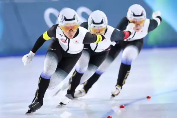 滑走する日本チーム　五輪