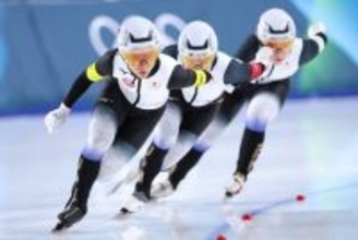 滑走する日本チーム　五輪