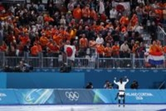 観客席にあいさつする高木　五輪