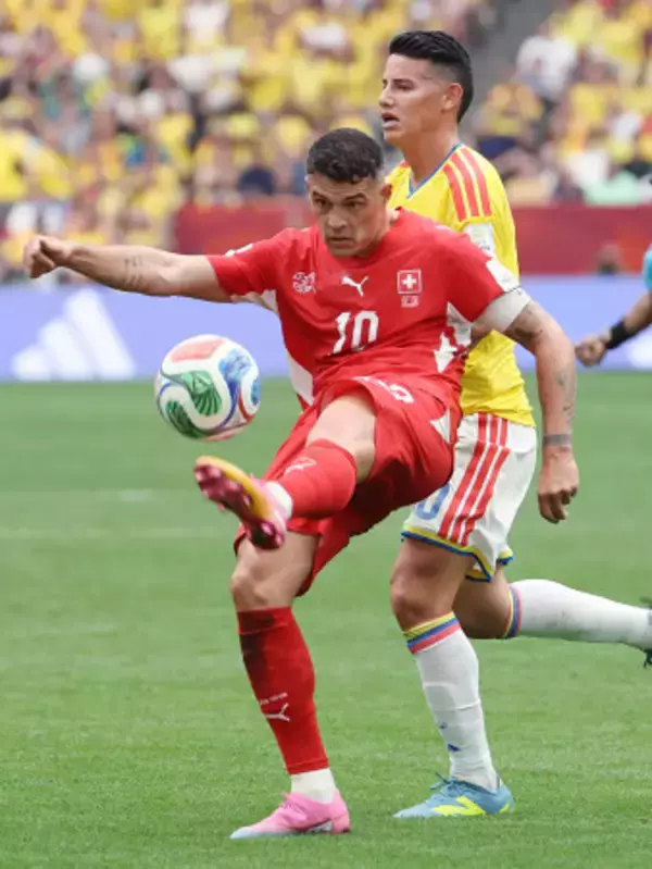 クリアするジャカ　Ｗ杯サッカー