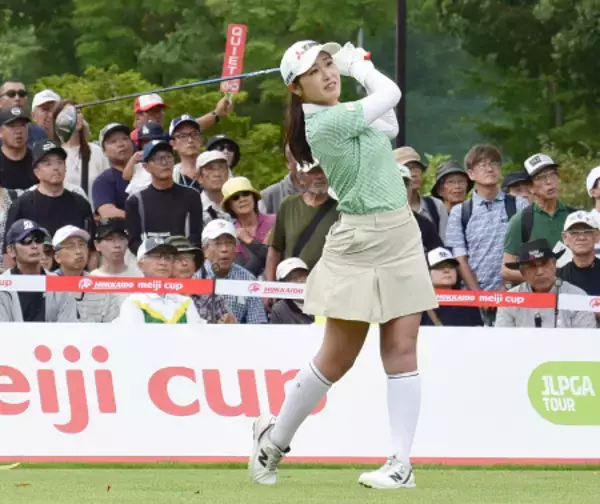 吉沢のティーショット　女子ゴルフ