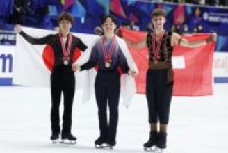 鍵山３連覇、佐藤２位＝女子フリーに坂本ら―ＮＨＫ杯フィギュア