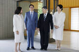 「両陛下、比大統領夫妻とお別れ」の画像1