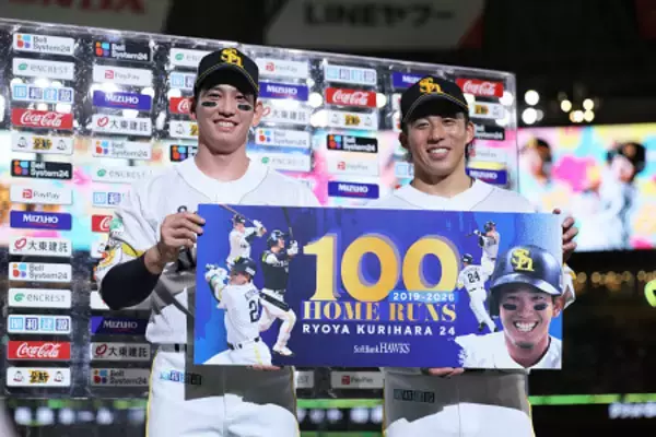 笑顔の栗原　プロ野球