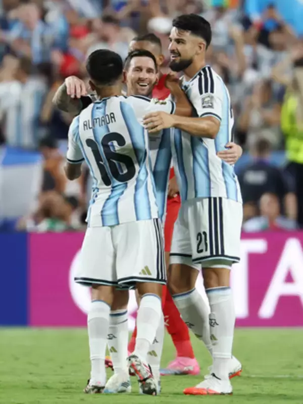 メッシ、勝利に喜び＝連続得点はストップ―Ｗ杯サッカー・アルゼンチン