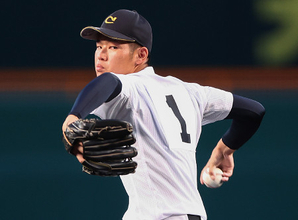 鈴木の力投　高校野球