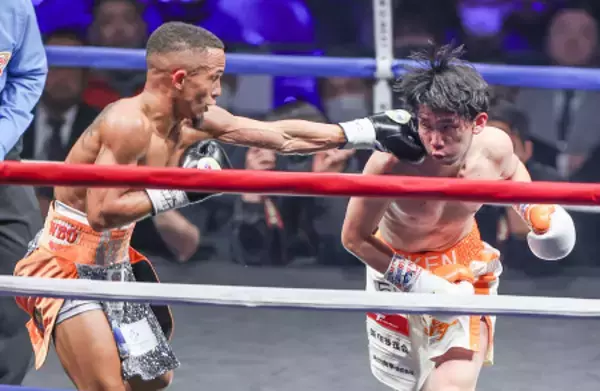 攻められる高見　ボクシング世界戦