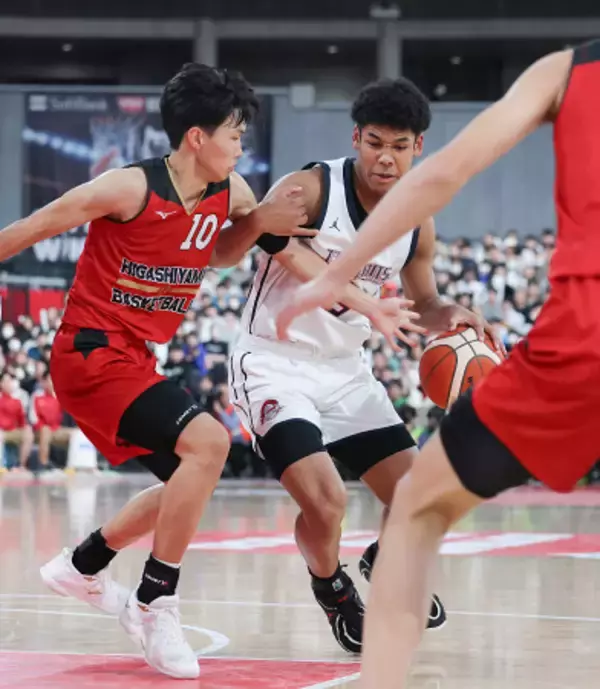攻め込む白谷　全国高校バスケット