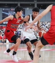 攻め込む白谷　全国高校バスケット