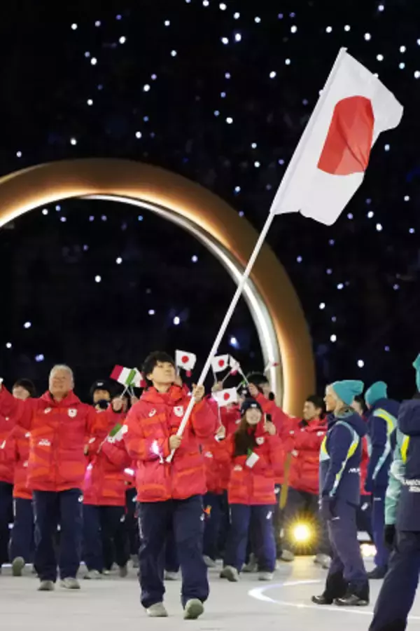 入場行進する日本の選手ら　五輪
