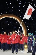 入場行進する日本の選手ら　五輪