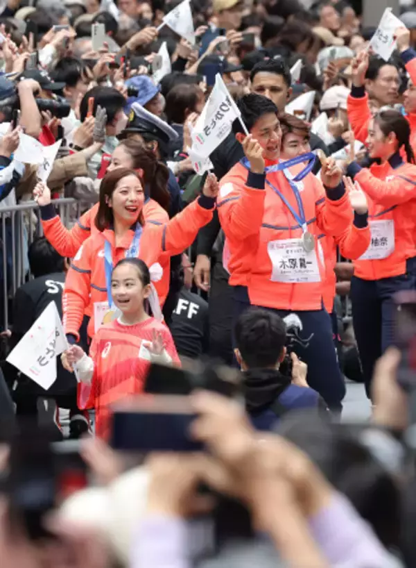 「りくりゅう」ら、感謝のパレード