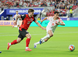 攻め込むシュミット　Ｗ杯サッカー