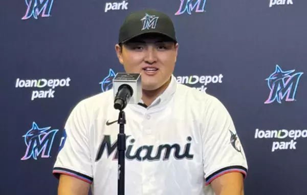 佐々木麟太郎、本拠地で入団会見＝「わくわくが一番強い」―米大リーグ・マーリンズ