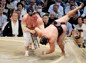 照ノ富士が１０連勝