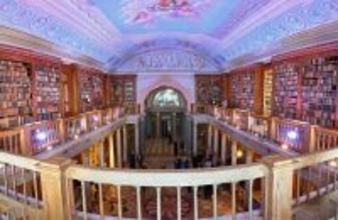 手入れを終えた図書館