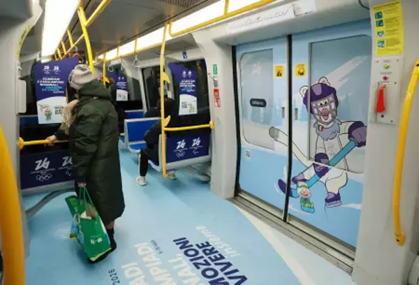 地下鉄車内の五輪装飾