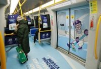 地下鉄車内の五輪装飾