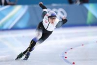 滑走する森重　五輪