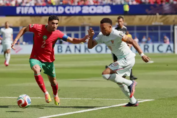 攻め込むエムバペ　Ｗ杯サッカー