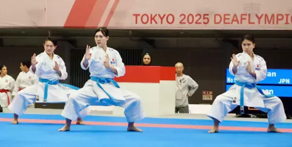 空手、女子団体形で金