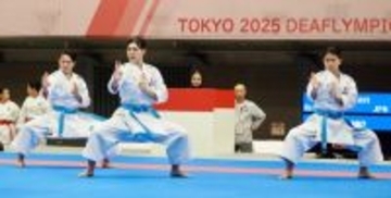 空手、女子団体形で金