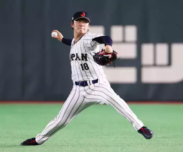 練習する山本　野球