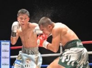 攻める岩田　ボクシング世界戦