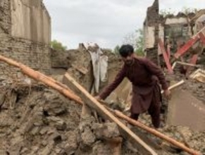 鉄砲水や地滑り、約１４０人死亡