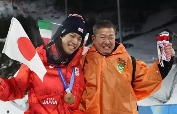 喜ぶ二階堂親子　五輪