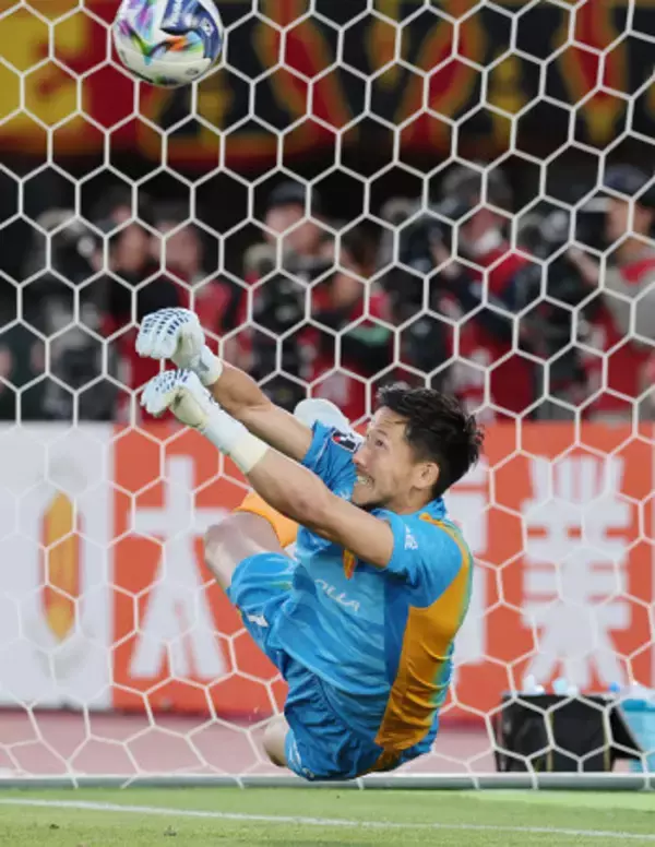 セーブするシュミット　Ｊリーグ