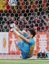 セーブするシュミット　Ｊリーグ