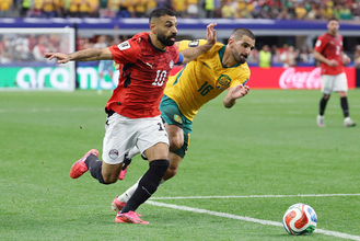 攻め込むサラー　Ｗ杯サッカー