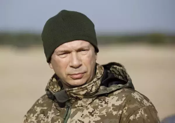 ウクライナ大統領、軍総司令官を解任