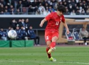 日高の先制ゴール　高校サッカー