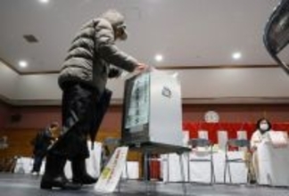 衆院選の投票始まる