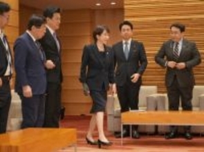 「旧姓単記」法制化の検討明記