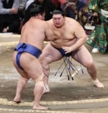 大の里が３連勝