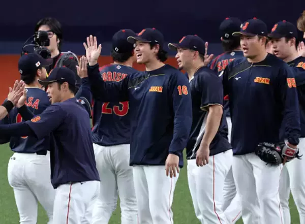 ナインを迎える大谷、鈴木ら　野球