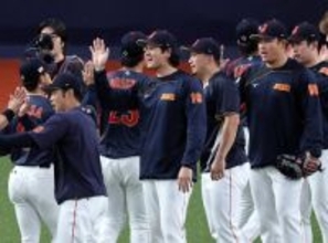 ナインを迎える大谷、鈴木ら　野球