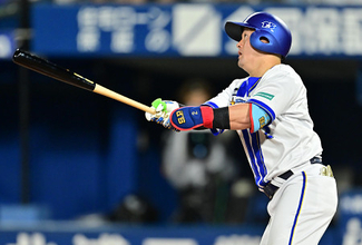牧の勝ち越しソロ　プロ野球