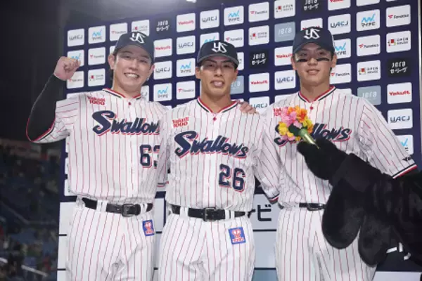 笑顔の増田ら　プロ野球
