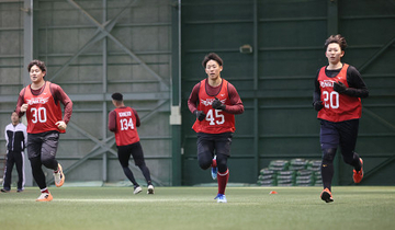 自主トレに臨む伊藤樹ら　プロ野球