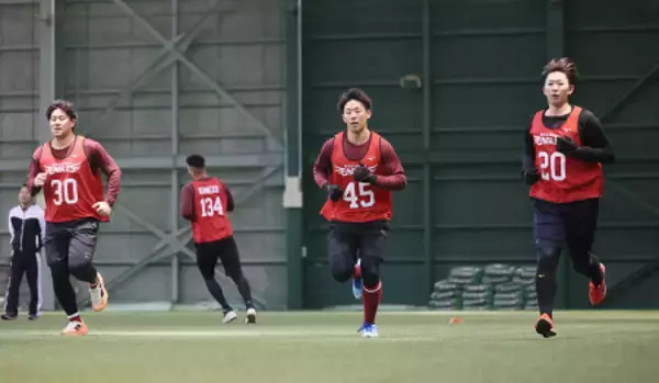 自主トレに臨む伊藤樹ら　プロ野球