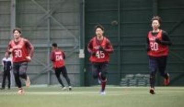 自主トレに臨む伊藤樹ら　プロ野球