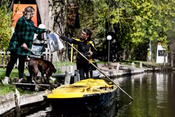 自然の中の郵便屋さん
